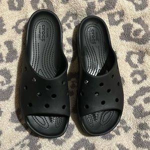 Crocs Women’s classic platform slide sandals